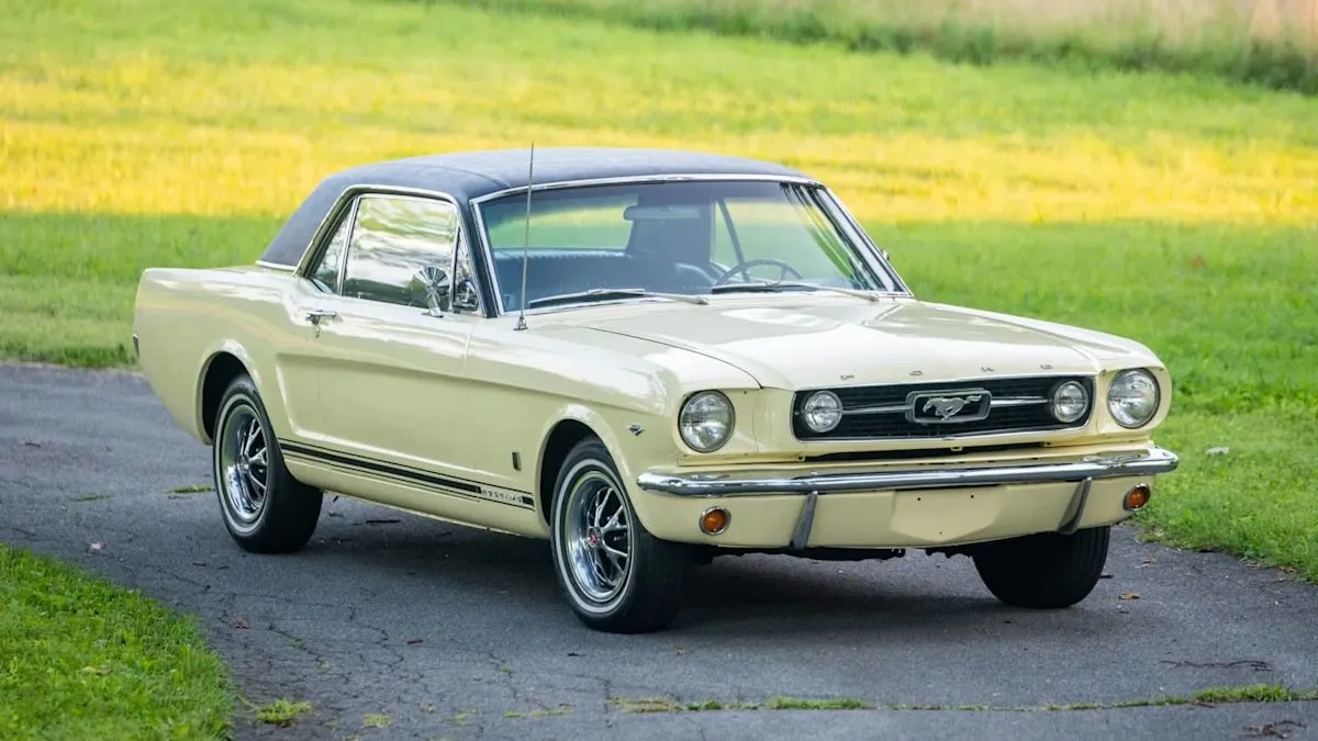 1966 Ford Mustang Coupe GT warna Springtime Yellow dijual di bursa mobil klasik