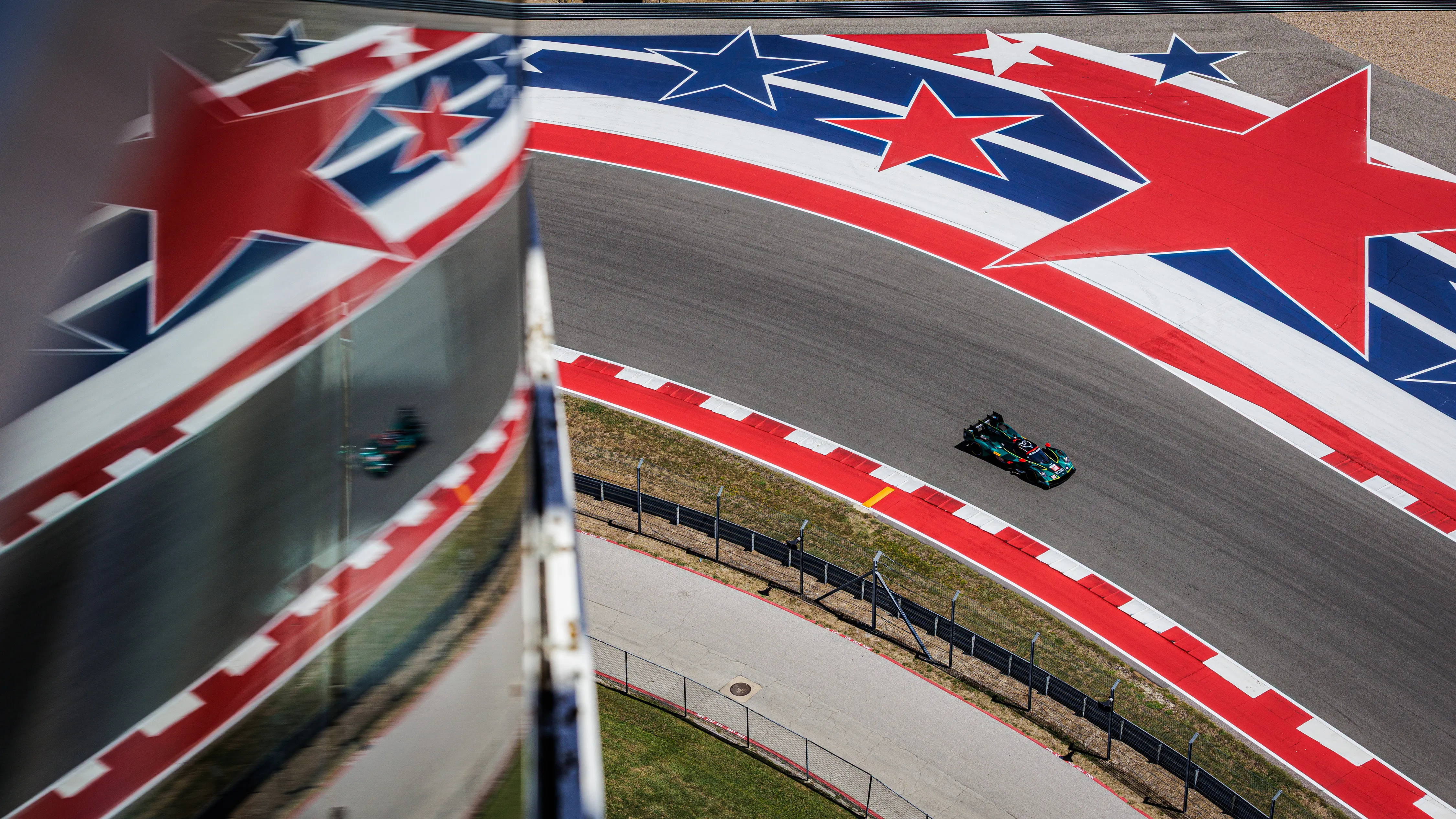 Aksi mobil Hypercar di Circuit of The Americas dalam ajang WEC