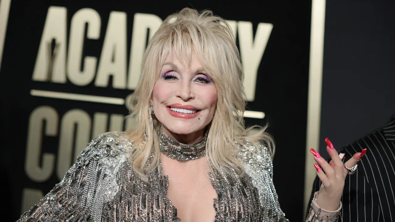 Alasan Dolly Parton rahasiakan diagnosis kanker sebelum meninggal dunia