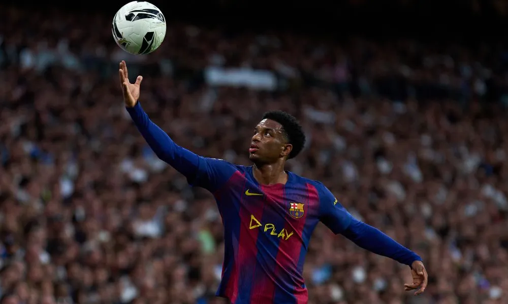 Alejandro Balde dipastikan bertahan di Barcelona setelah Manchester United gagal merekrutnya