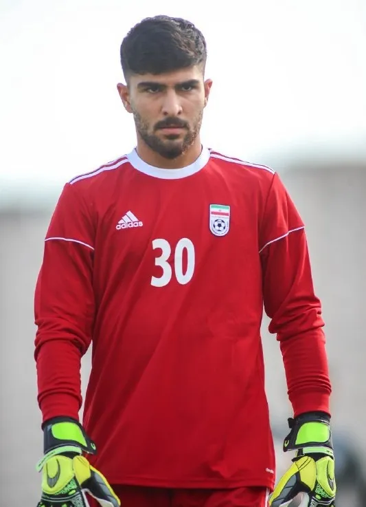 Amir Abedzadeh, penjaga gawang andalan tim nasional Iran yang berpengalaman di kancah internasional