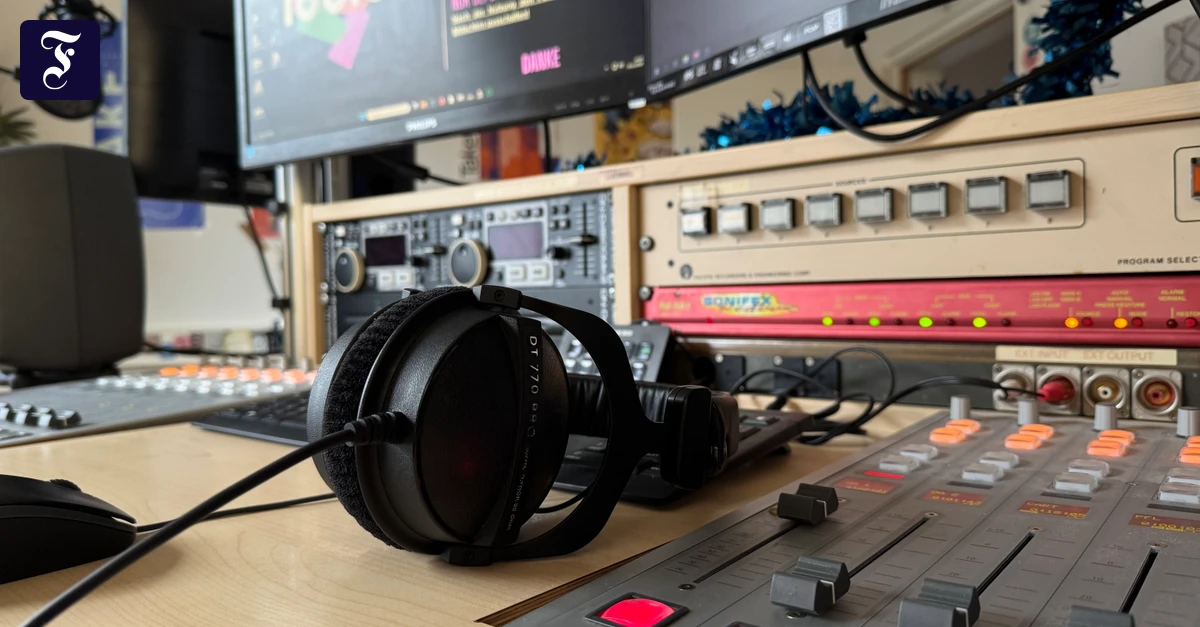 Analisis masa depan radio kampus dan strategi pelatihan jurnalis mahasiswa