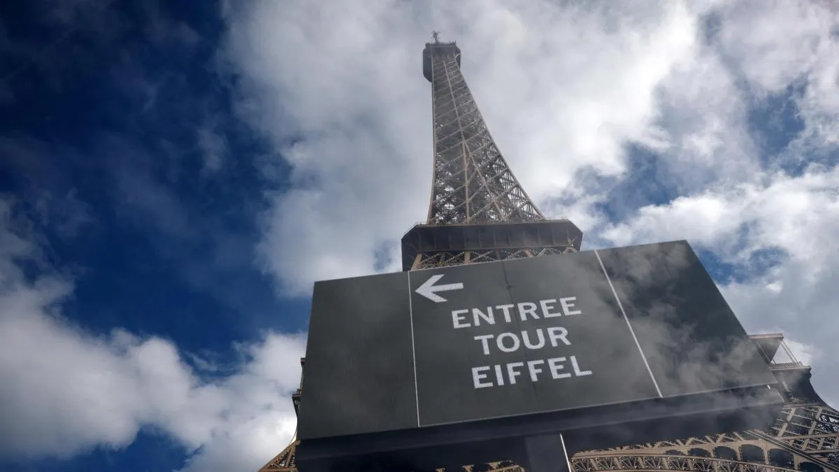 Analisis prediktif dampak skandal diskriminasi gender di Menara Eiffel