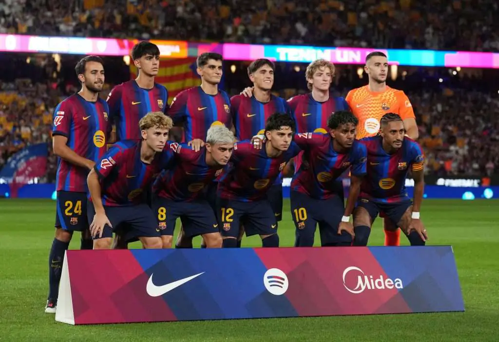Anthony Gordon mendapat standing ovation dari suporter Barcelona saat melawan Athletic Club