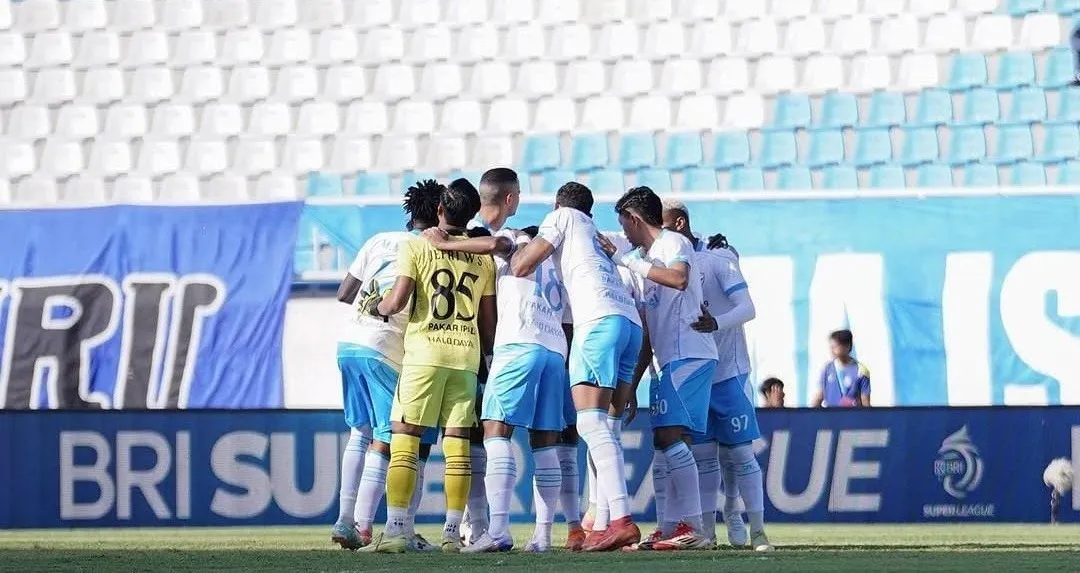 Arema FC bantai Isenmulang Kalteng 4-0 lewat penampilan gemilang di Stadion Kanjuruhan