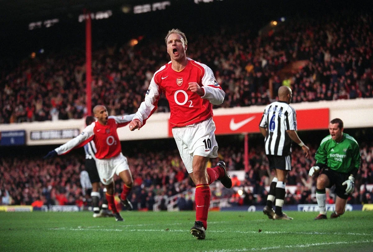 Arsenal menghadapi tantangan berat untuk memutus kutukan gagal mempertahankan gelar juara Liga Inggris