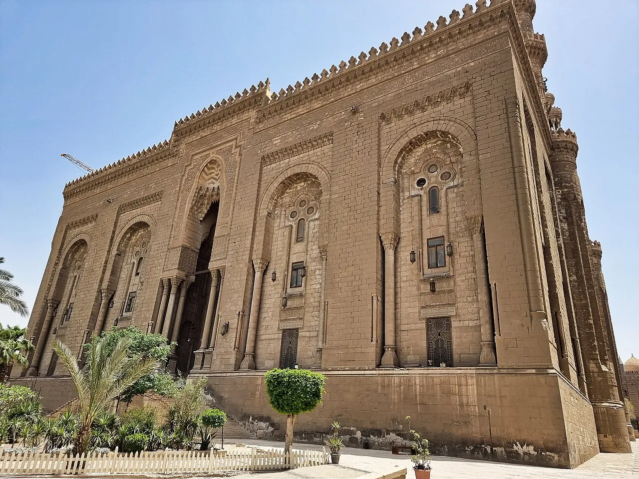 Arsitektur Neo-Mamluk memadukan keindahan gaya Islam klasik dan teknik modern di Kairo