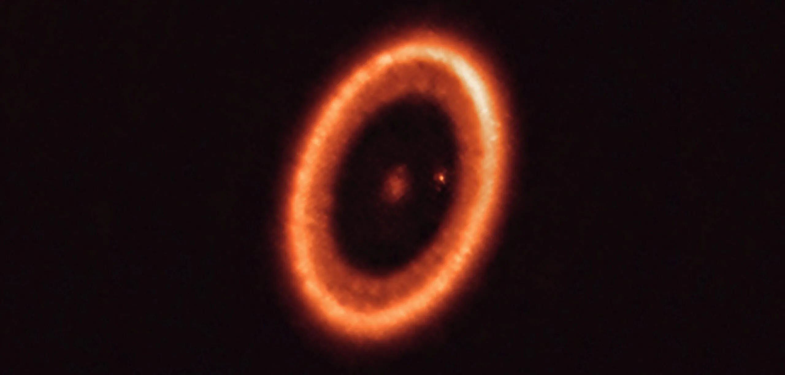 Astronom temukan cincin debu padat di piringan exoplanet PDS 70c