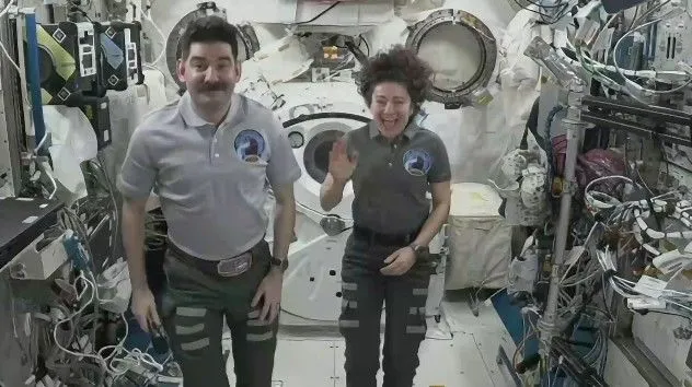 Astronot NASA sebut aurora utara dan selatan di angkasa luar lebih indah dari gerhana