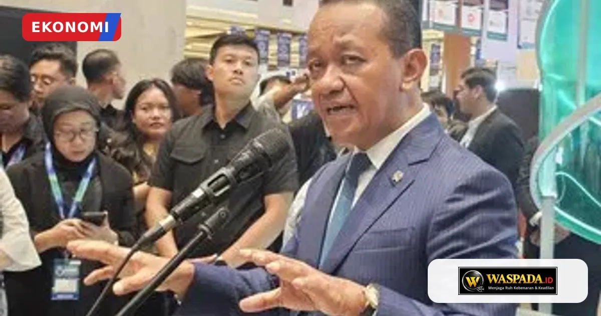 Menteri ESDM Bahlil Lahadalia saat memberikan keterangan mengenai impor minyak dan kebijakan B50