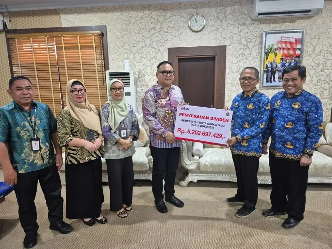 Bank SulutGo serahkan dividen miliaran rupiah dan bantuan CSR kebersihan untuk Pemkot Gorontalo