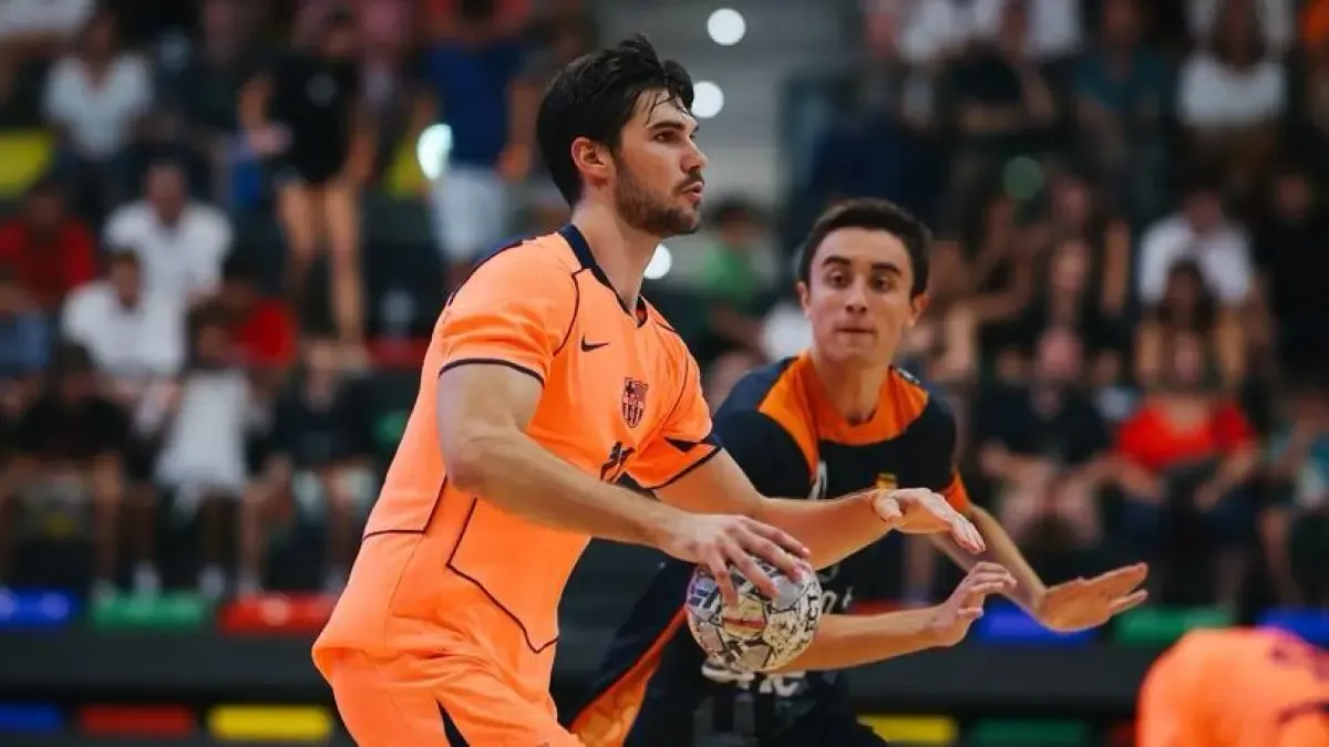 Skuad muda Barça merayakan kemenangan telak atas FH Sant Vicen di semifinal Supercopa de Catalunya