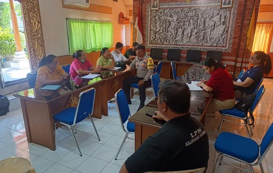 Bhabinkamtibmas Kelurahan Kesiman kawal program Perlindungan Sosial untuk warga