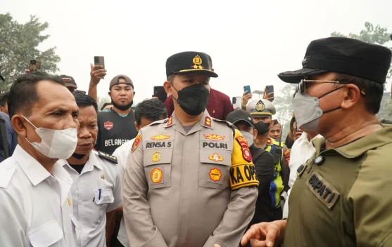 Blokade Jalan Trans Kalimantan Kubu Raya dibuka setelah warga sepakat berdamai lewat mediasi