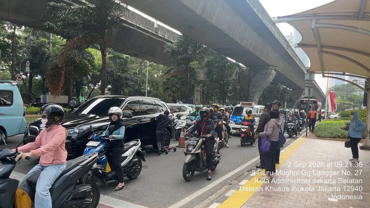 Alasan Dishub gagal derek BMW X5 mogok di Kuningan yang bikin macet parah