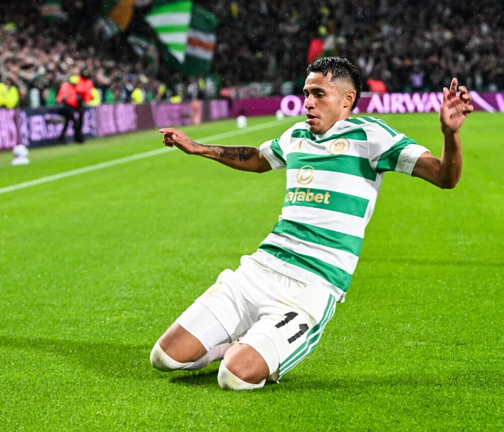 Camilo Duran merayakan gol kemenangan Celtic atas LASK di Liga Champions