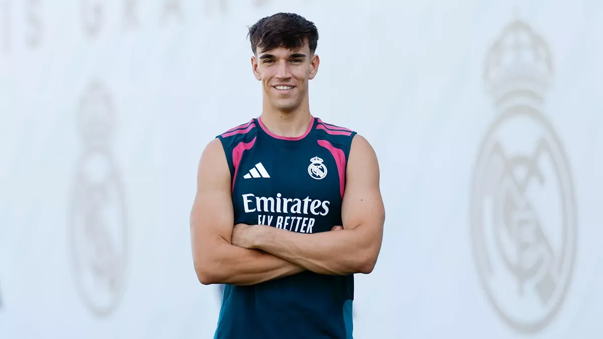 Carlos Espi rayakan gol kemenangan pada laga debut bersama Real Madrid