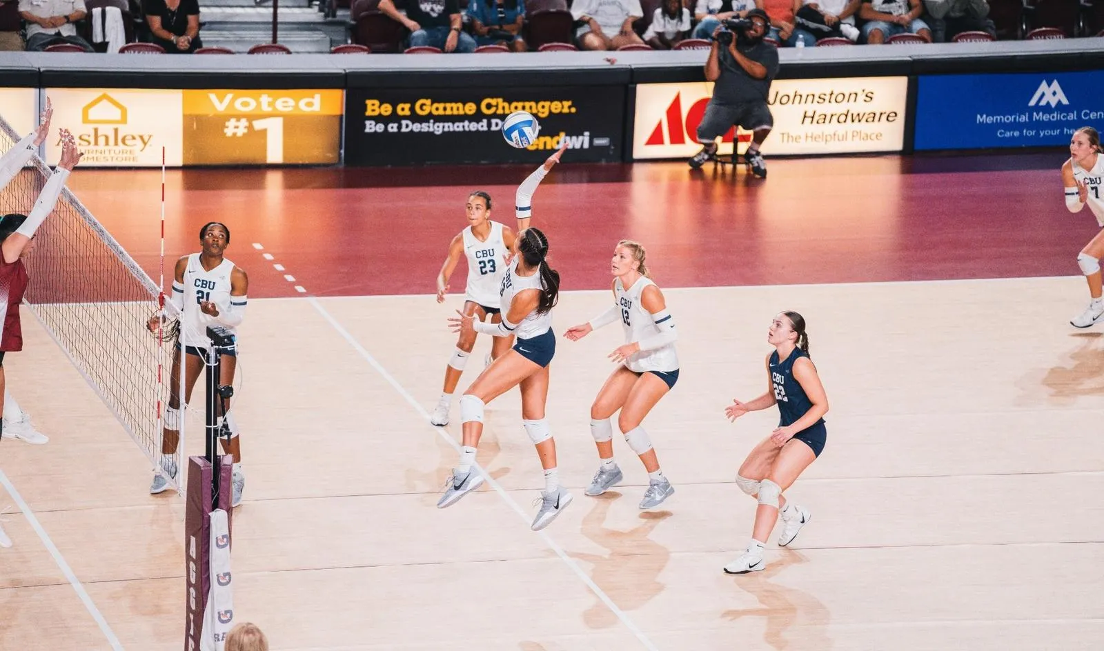 Tim bola voli putri CBU berlaga di turnamen ASICS Invitational di Corvallis