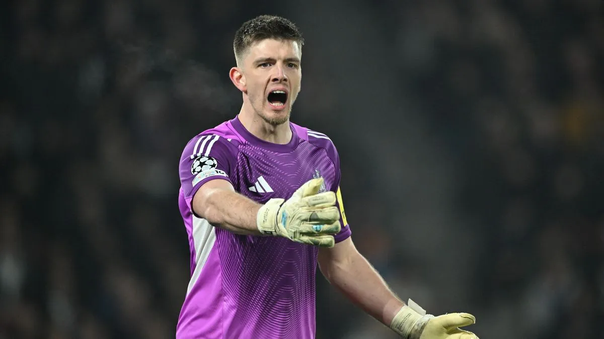 Celtic bidik Nick Pope dan gelandang PSV Joel van den Berg di bursa transfer