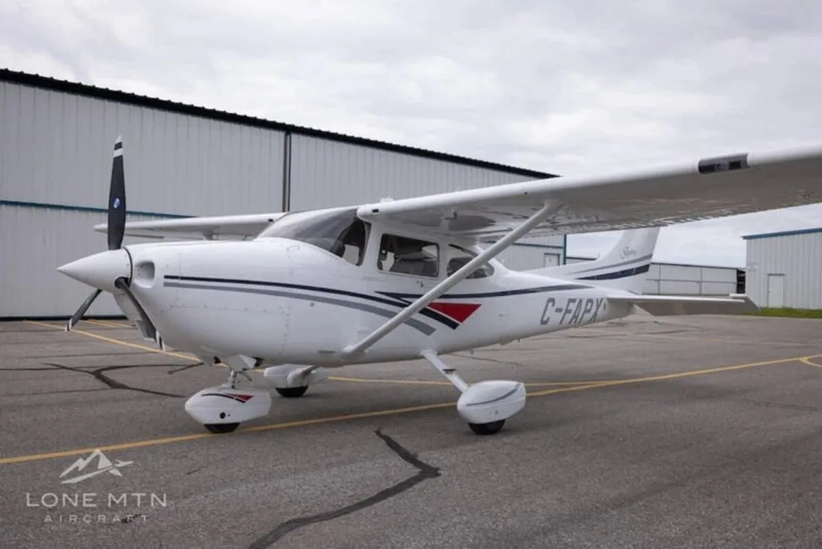 Pesawat Cessna 182S Skylane 1998 siap terbang dijual dengan harga menarik