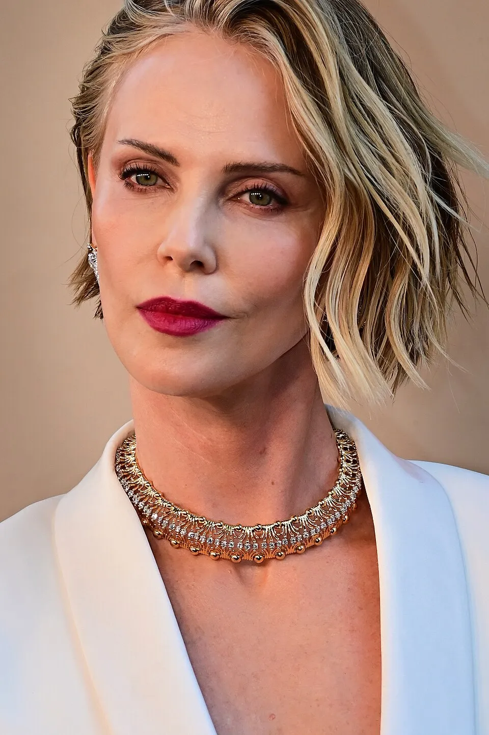 Charlize Theron sukses meraih Oscar dan menjadi aktris papan atas Hollywood