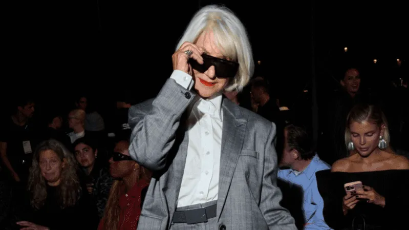 Gaya ikonis Charlotte Rampling dan Martha Stewart di usia 80 tahun yang mendobrak standar mode