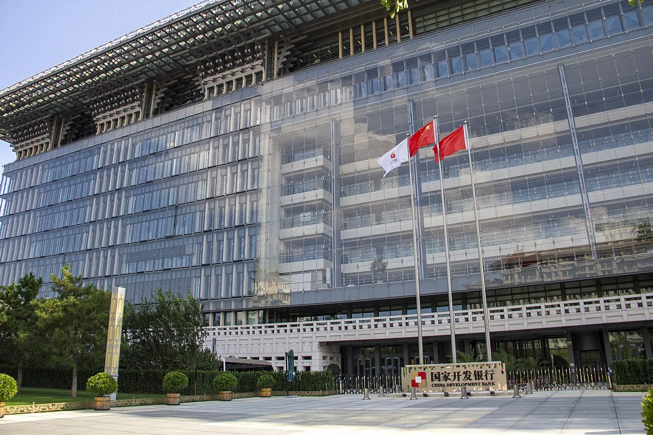 China Development Bank memegang peranan vital sebagai penggerak utama pembiayaan infrastruktur dan kebijakan ekonomi nasional China