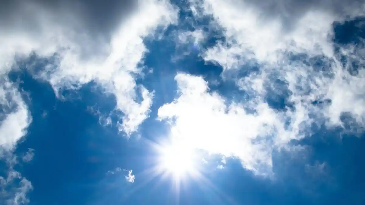 Cuaca Jatim didominasi cerah dengan suhu panas di Surabaya mencapai 33 derajat Celsius