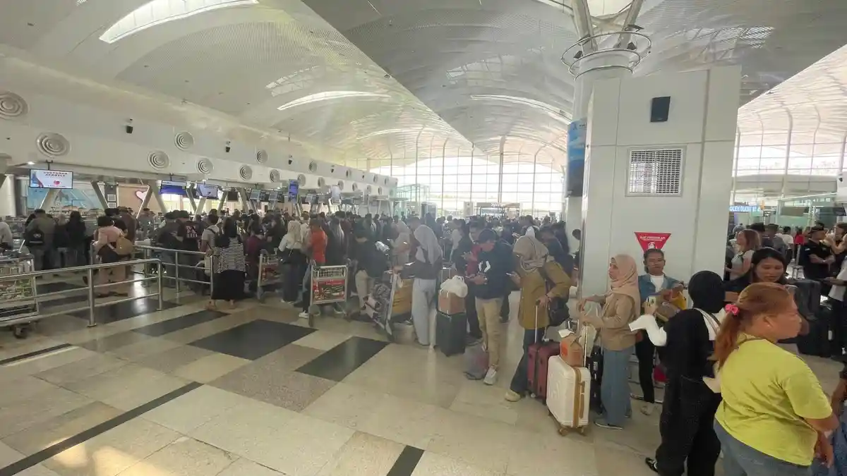 Daftar 9 bandara ditutup sementara akibat sebaran abu vulkanik Gunung Anak Krakatau