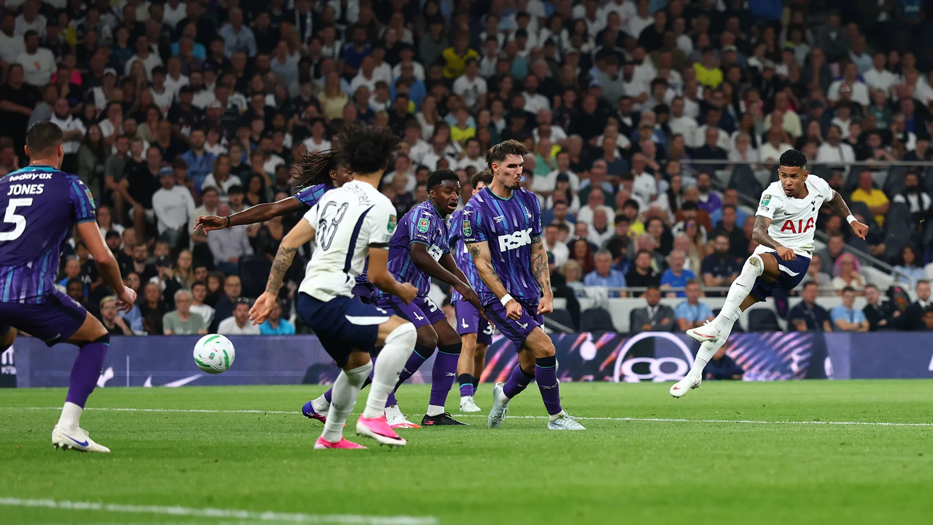 Debut manis Savio warnai kemenangan telak Tottenham atas Charlton di Carabao Cup