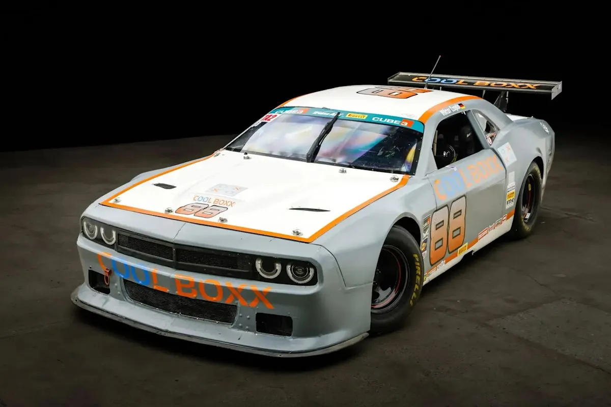 Mobil balap Dodge Challenger Trans Am TA2 siap tanding dilelang di Bring a Trailer