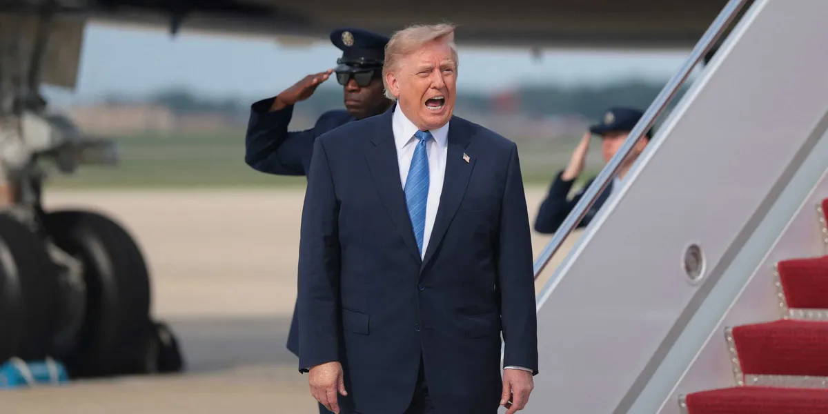 Donald Trump mengecam Kathy Hochul yang menolak perubahan nama Lake Ontario