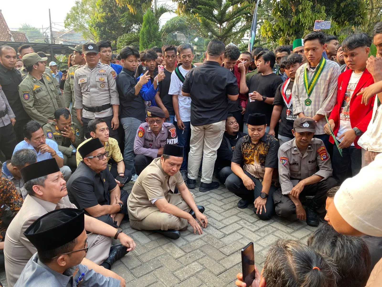 DPRD Pandeglang siap kaji ulang anggaran dan evaluasi kebocoran PAD usai didemo mahasiswa