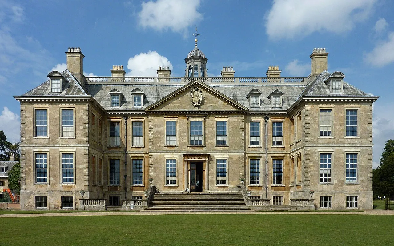 English country house merupakan rumah besar di pedesaan Inggris yang mencerminkan sejarah kaum bangsawan