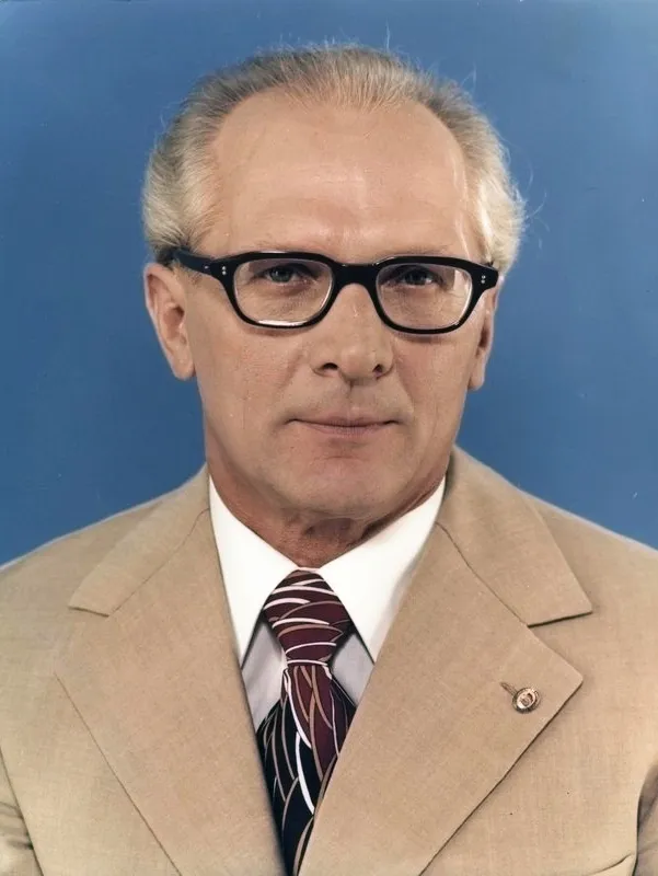 Erich Honecker, pemimpin lama Jerman Timur yang memegang kekuasaan dari tahun 1971 hingga runtuhnya Tembok Berlin