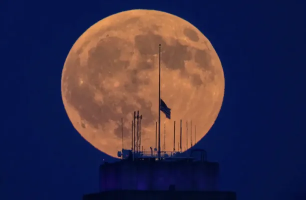 Fenomena gerhana bulan blood moon hiasi langit malam di berbagai negara