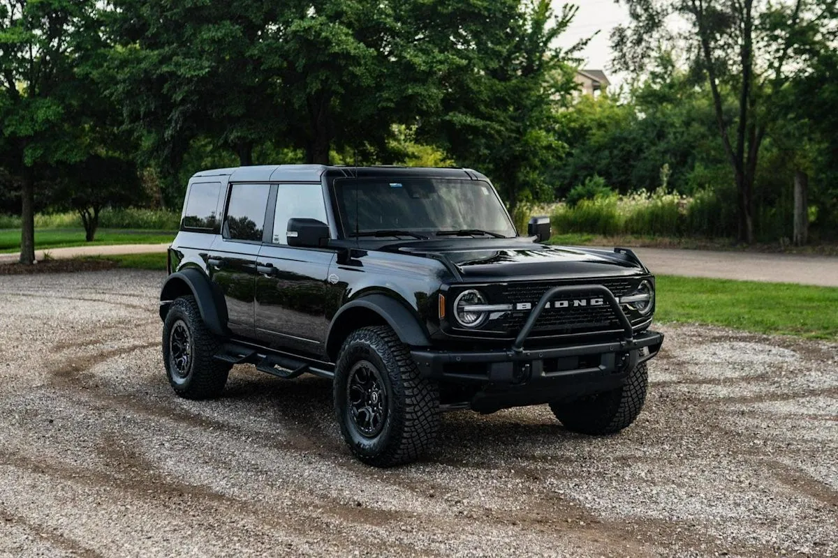 Ford Bronco Wildtrak 2024 warna Shadow Black dilelang dengan jarak tempuh 10.800 mil