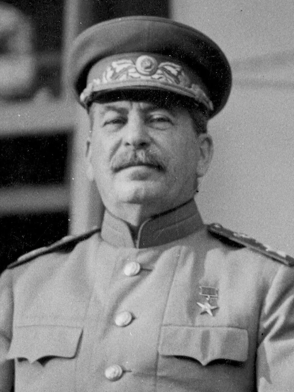 Joseph Stalin memimpin Uni Soviet selama era Perang Dunia II dan awal Perang Dingin