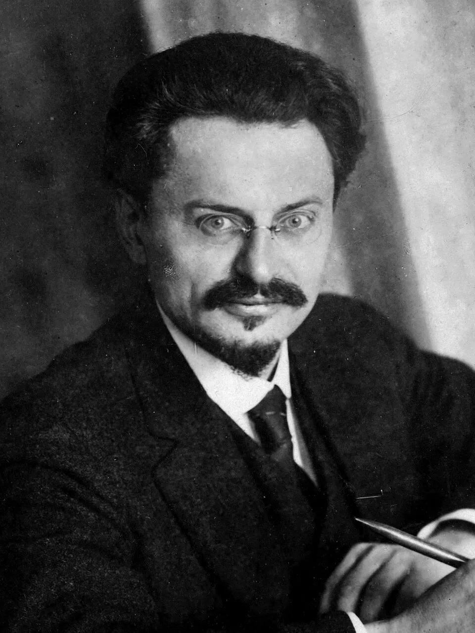 Leon Trotsky, revolusioner Rusia dan tokoh penting dalam pembentukan Uni Soviet