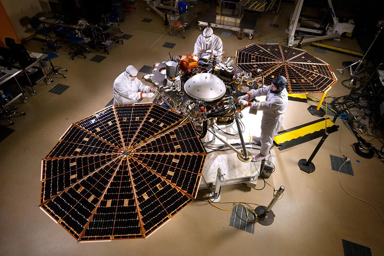 InSight, misi pendarat robotik NASA di Mars, berhasil mengungkap struktur dalam dan interior Planet Merah