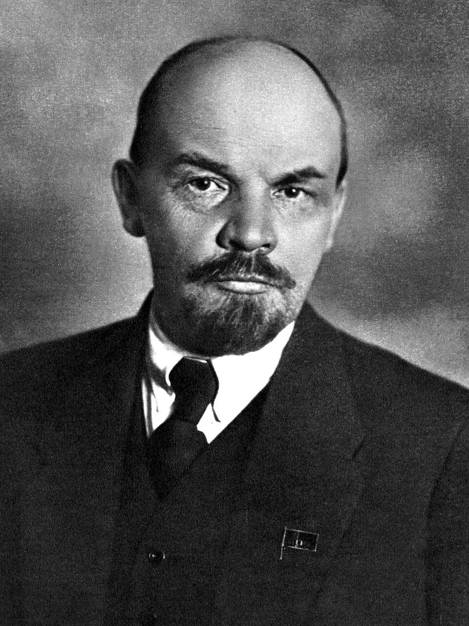 Vladimir Lenin, pemimpin revolusi Bolshevik dan kepala pemerintahan pertama Soviet Rusia