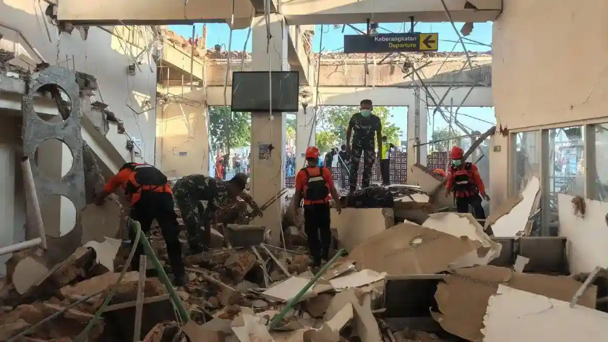 Gempa M7,7 guncang Nusa Tenggara Timur, merusak lima bandara dan tiga pelabuhan penting