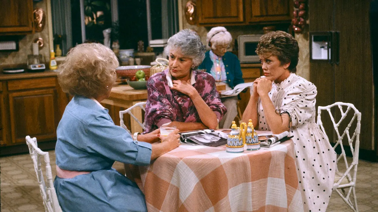 Suasana restoran pop-up The Golden Girls Kitchen dengan dekorasi khas era 80-an