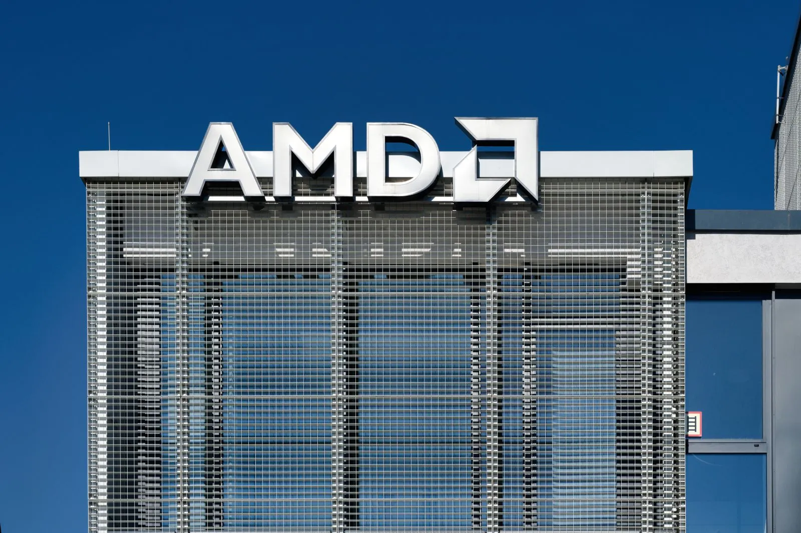 Google dikabarkan bekerja sama dengan AMD untuk mengembangkan TPU generasi baru