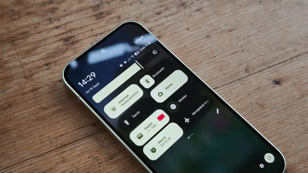 Google uji coba fitur kustomisasi panel Quick Settings Android 17 untuk Pixel