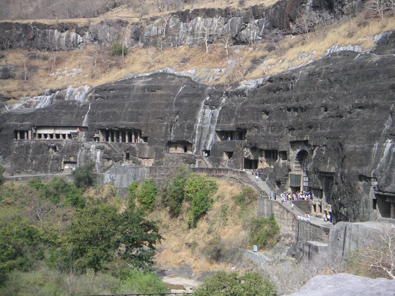 Gua Ajanta di Maharashtra menyimpan mahakarya seni keagamaan Buddha kuno dunia
