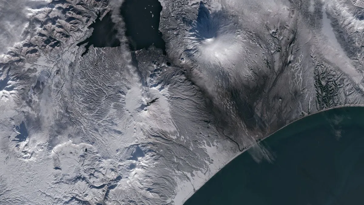 Gunung Krasheninnikov meletus akibat gempa megathrust Kamchatka 2025