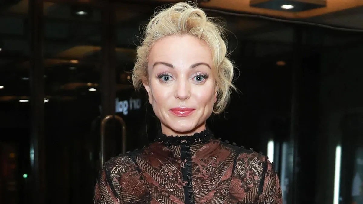 Helen George menikmati liburan musim panas di atas kapal pesiar bersama rekan dan keluarga