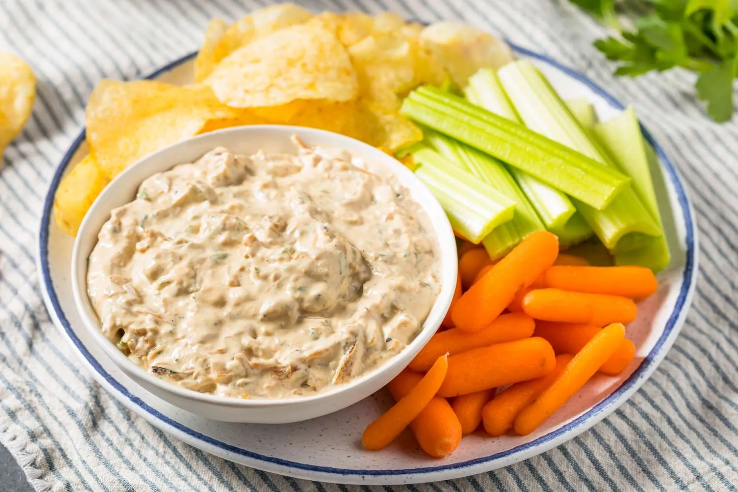 Heluva Good terpilih sebagai french onion dip kemasan terbaik dalam uji rasa