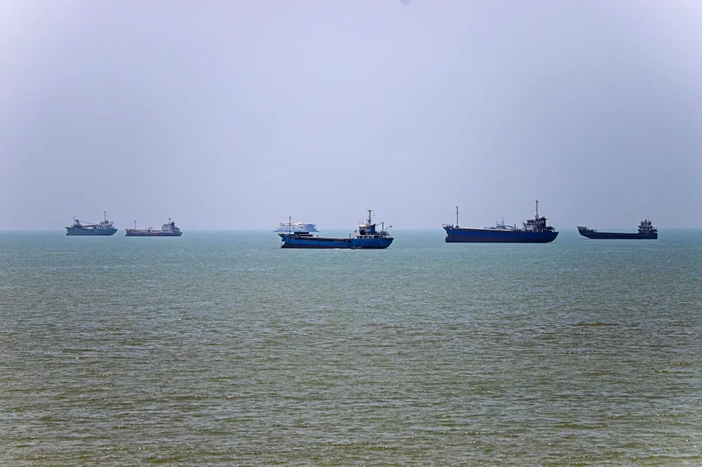 IMO melaporkan 6.000 pelaut dan 400 kapal terjebak di Selat Hormuz